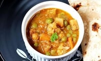 ఎంతో సులువుగా ' ఆలూ క్యారెట్ కుర్మా ' రెడీ 